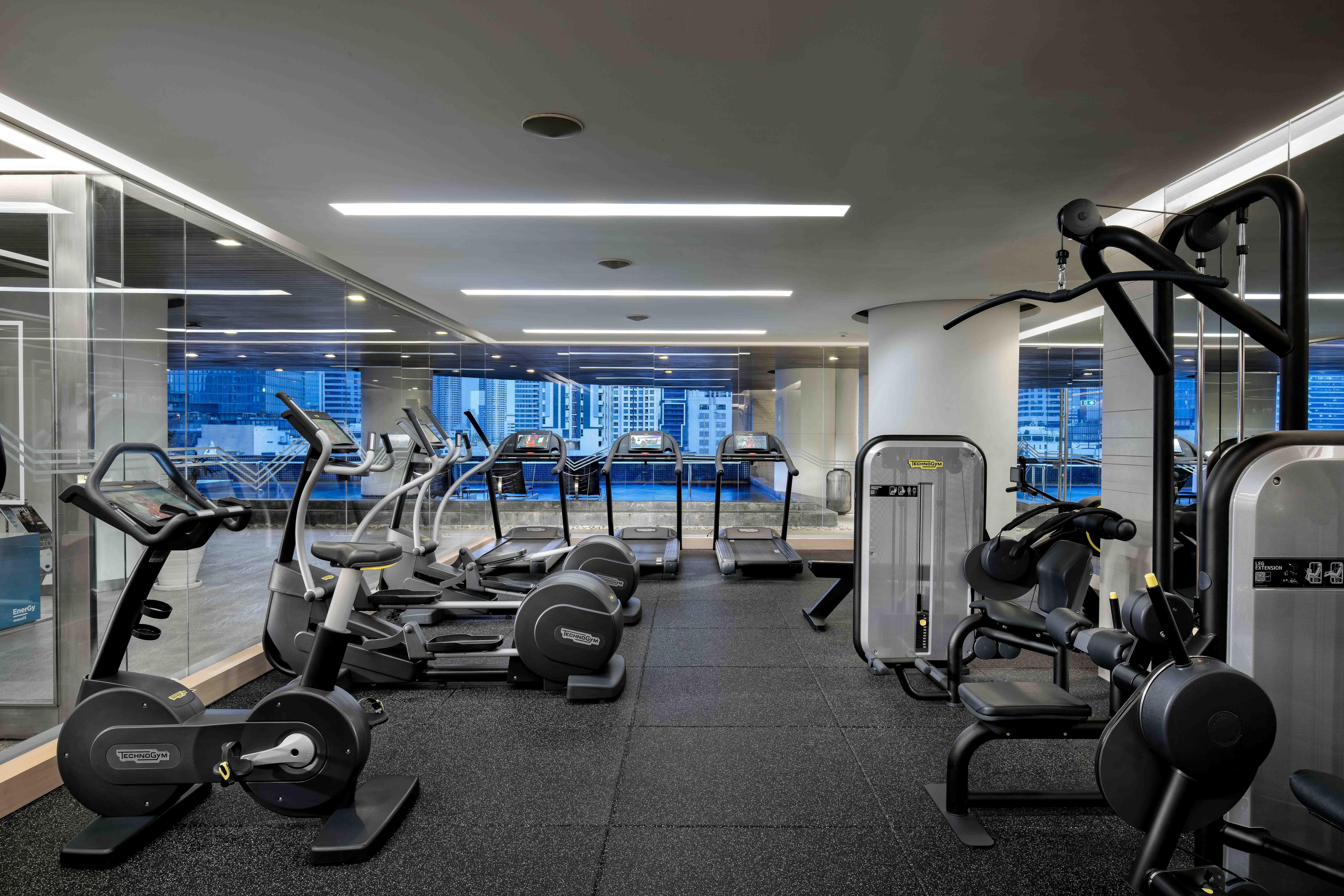 Pullman Bangkok Hotel G Екстериор снимка The gym at The Hari