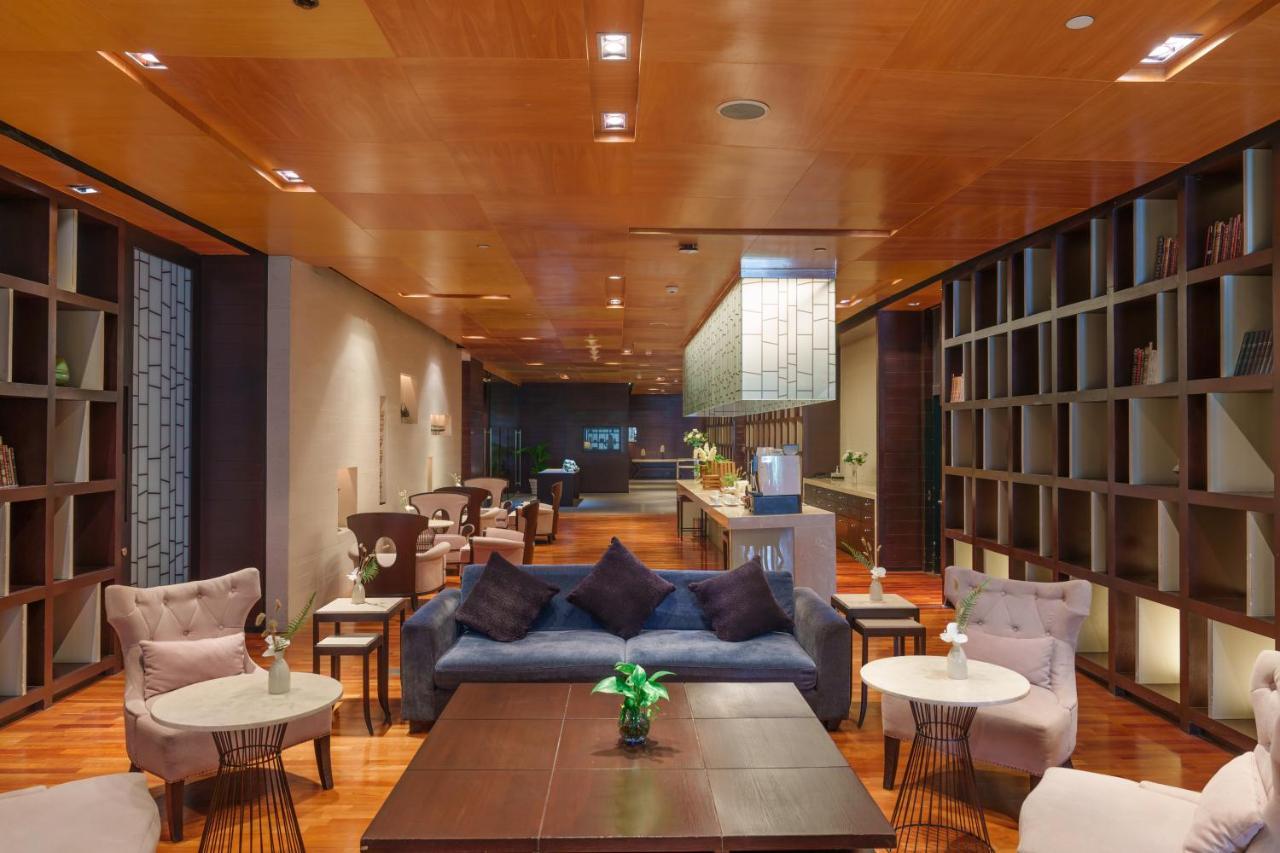 Pullman Bangkok Hotel G Екстериор снимка The lounge at the airport