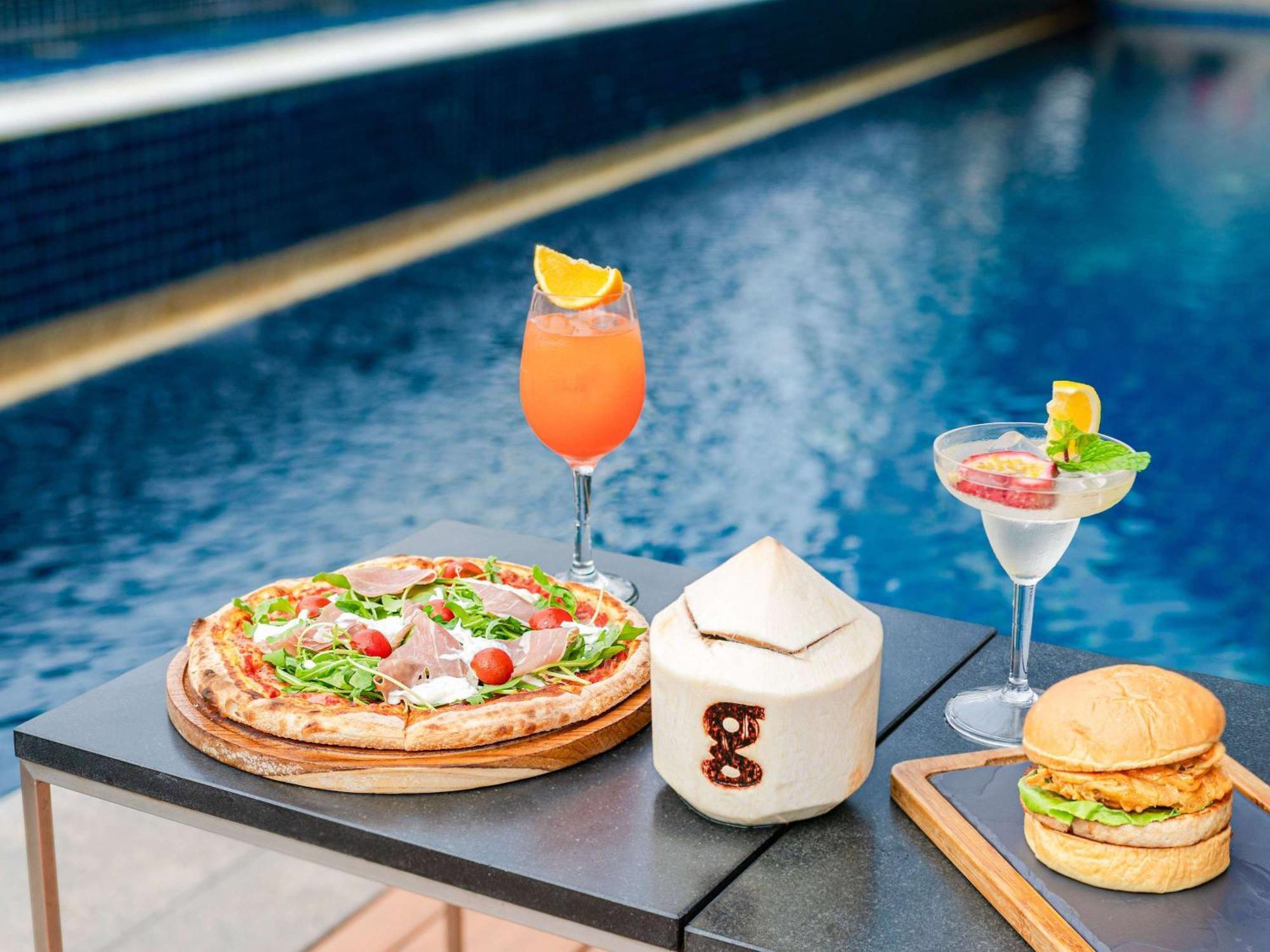 Pullman Bangkok Hotel G Екстериор снимка Poolside dining at the hotel