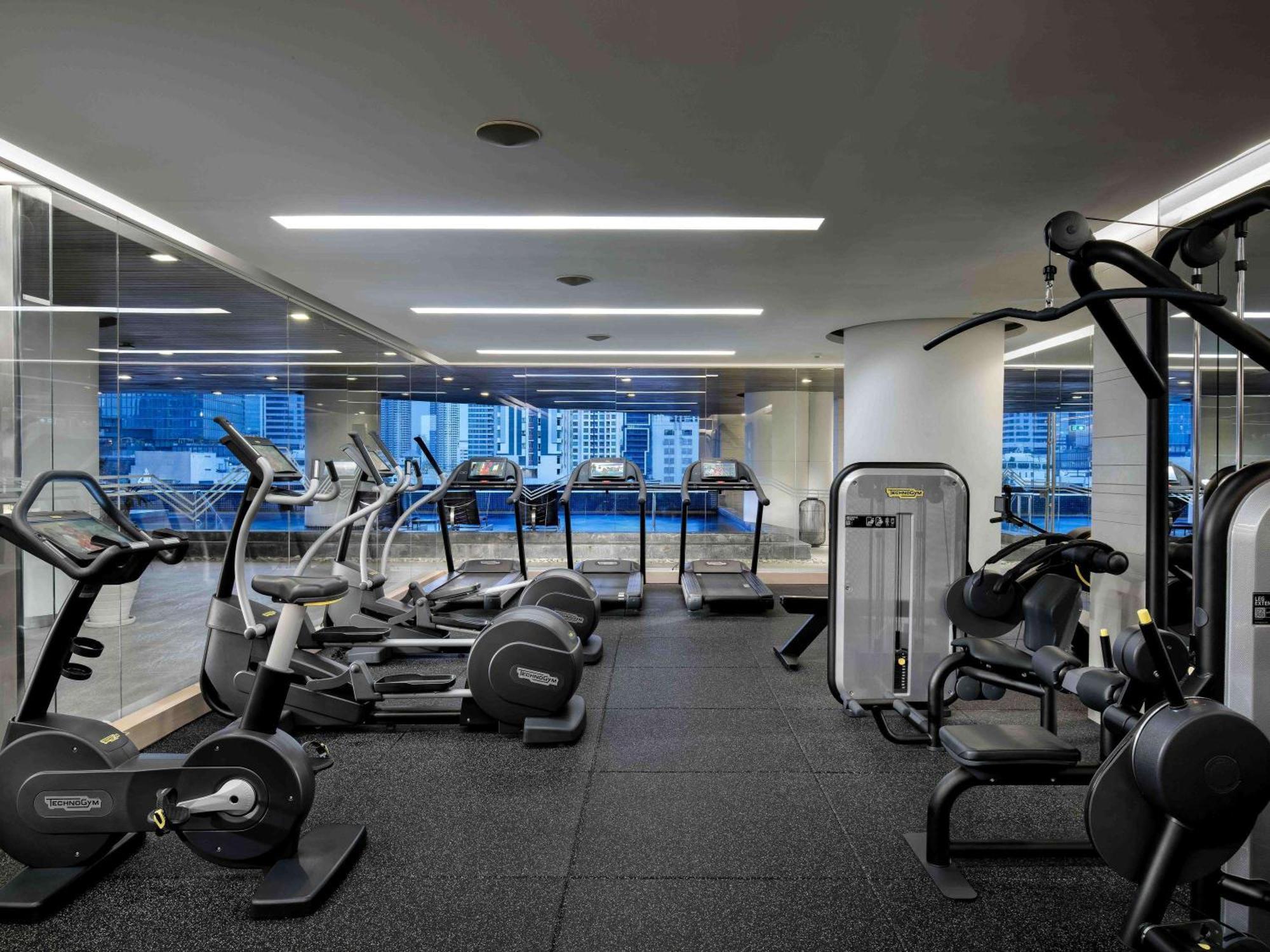 Pullman Bangkok Hotel G Екстериор снимка The gym at the hotel
