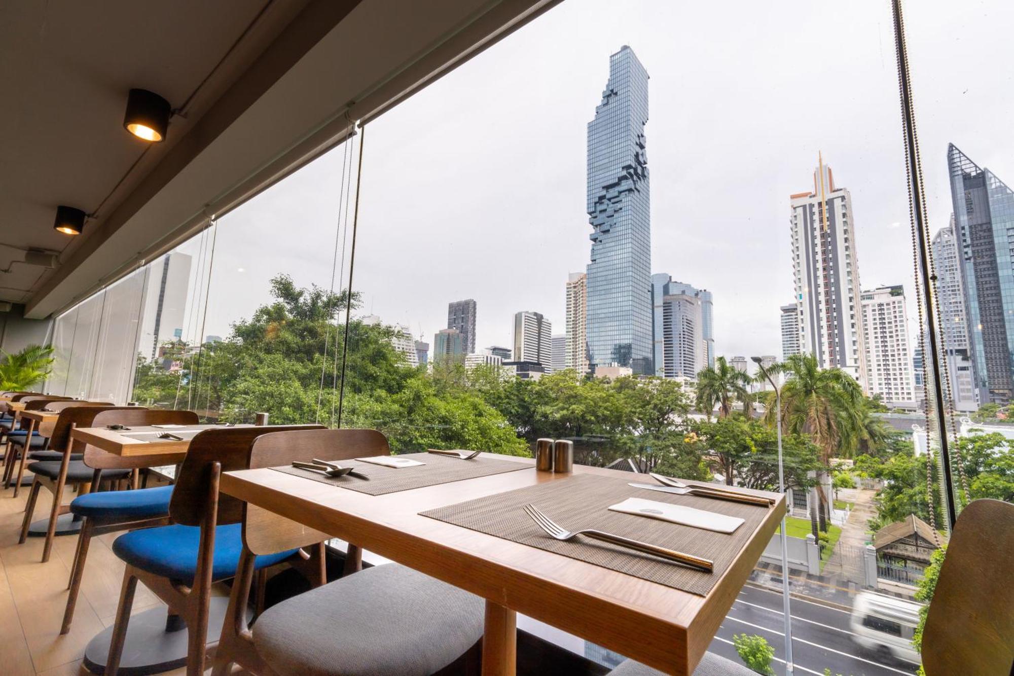 Pullman Bangkok Hotel G Екстериор снимка View of the Bangkok skyline from the restaurant