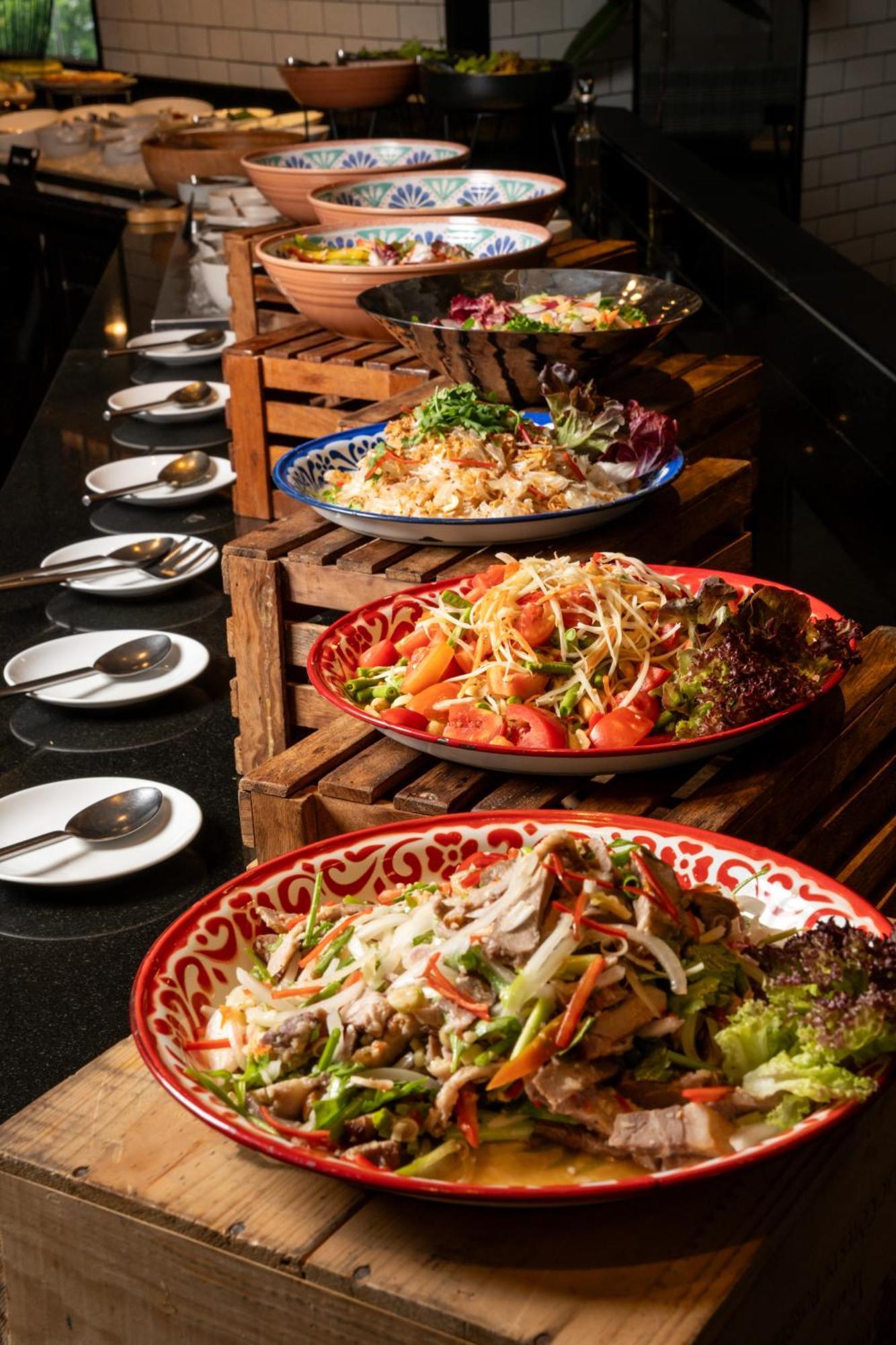 Pullman Bangkok Hotel G Екстериор снимка Thai cuisine