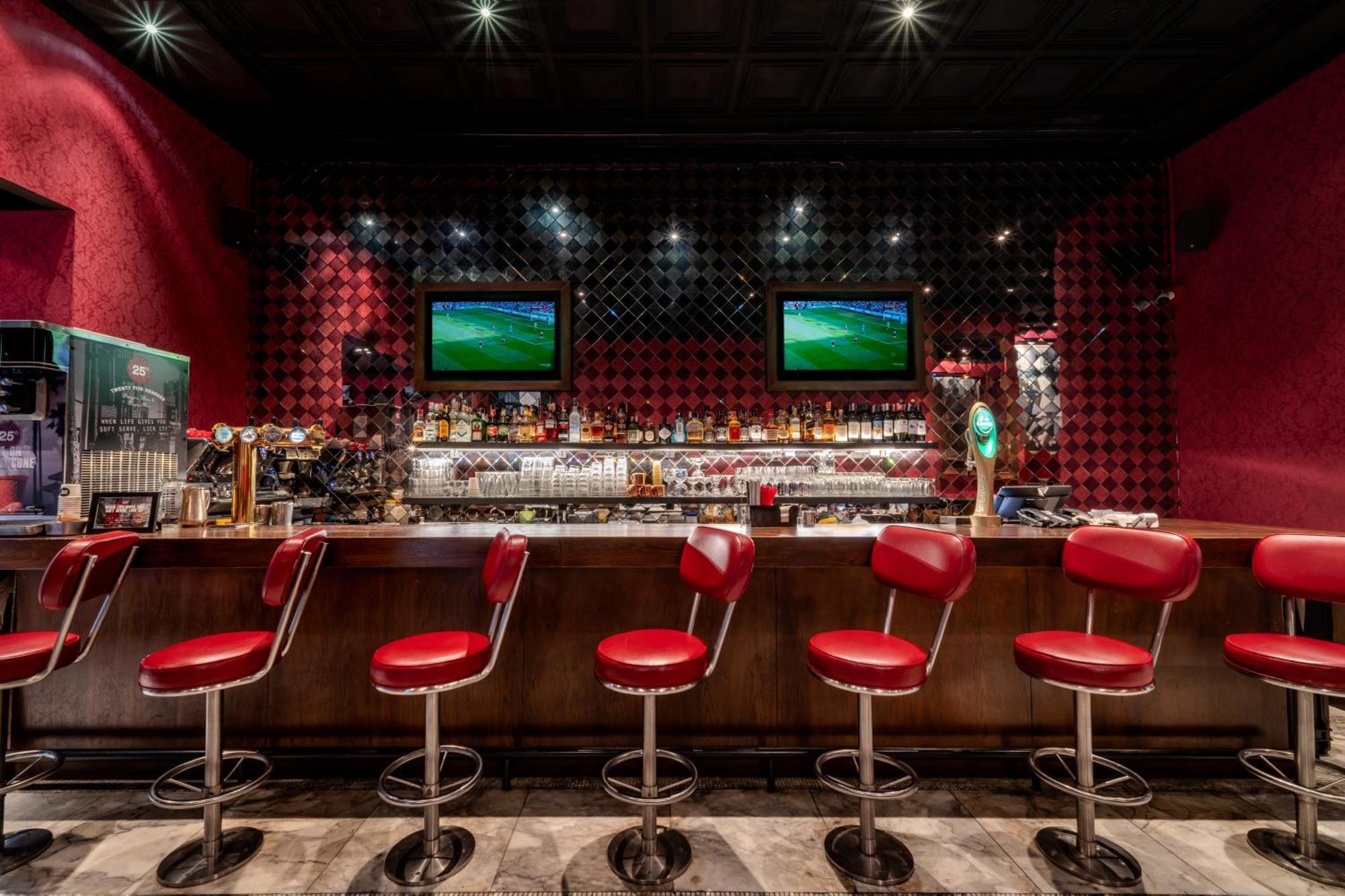 Pullman Bangkok Hotel G Екстериор снимка The bar at the 2018 FIFA World Cup